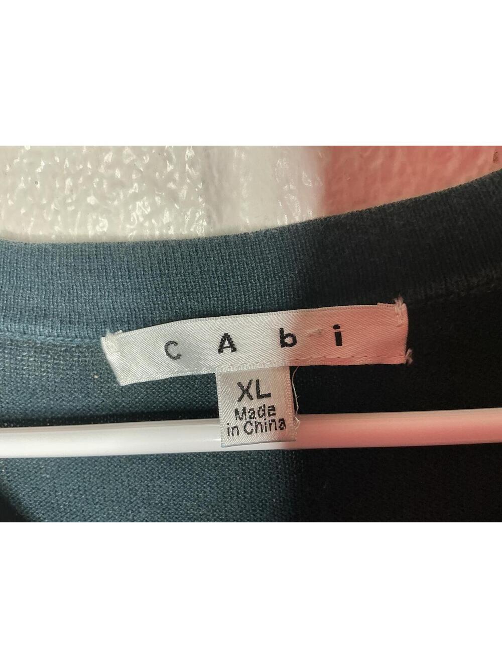 < CAbi Long Sleeve V-Neck Mineral Wash Top With Cream Pattern > - Picture 2 of 4